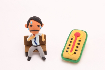 夏のサラリーマン熱中症対策メンズスーツのジャケットは暑い