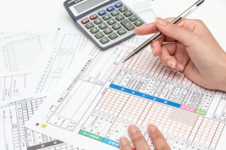 f:id:dougacc:20161024201512j:plain 確定申告が必要な人と必要ない人の違いとサラリーマンは?